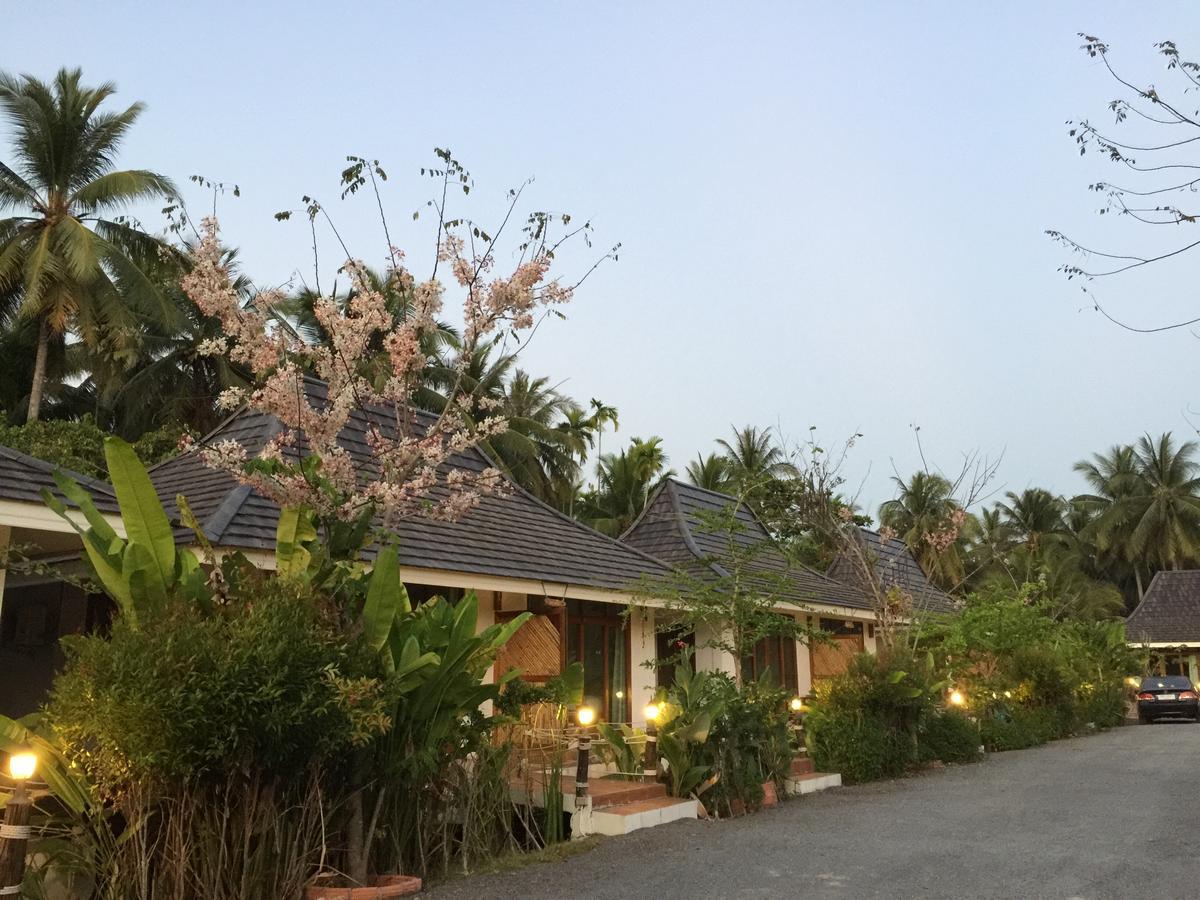 Ruean Thai Nai Bang By Pansak Resort Surat Thani Exterior photo